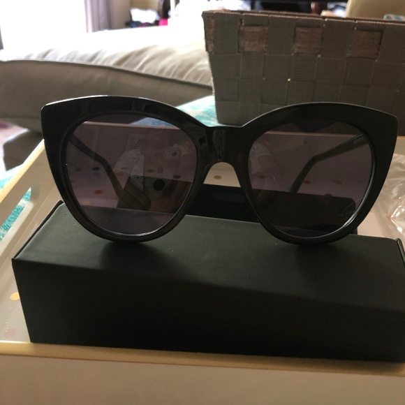 KENDALL + KYLIE SUNGLASSES NEW CAT EYE STYLE - Picture 1 of 8